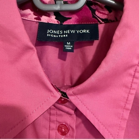 Jones New York Signature Pink Button-Up Shirt with Floral Accents size Medium - Picture 3 of 10